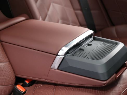 Used 2023 BMW 740i w/ Parking Assistance Package RWD image 83