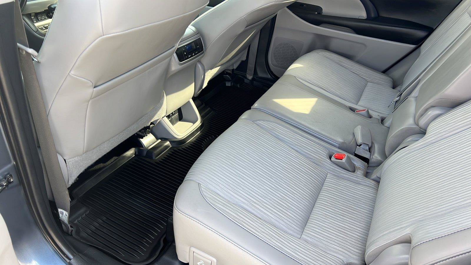 Used 2019 Toyota Highlander Plus AWD/4WD image 16