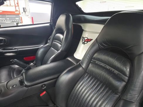 Used 2001 Chevrolet Corvette Convertible w/ Preferred Equipment Group2 RWD image 15
