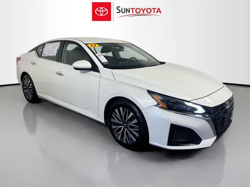 Used 2023 Nissan Altima 2.5 SV FWD image 1