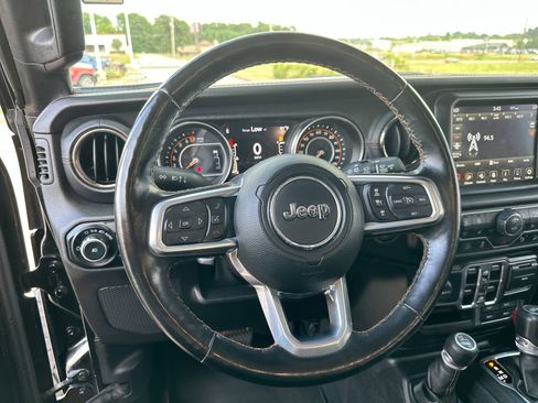 Used 2020 Jeep Wrangler Unlimited Sahara image 14