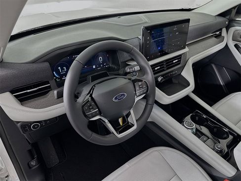 New 2026 Ford Explorer Platinum w/ LUX Leather Package image 9