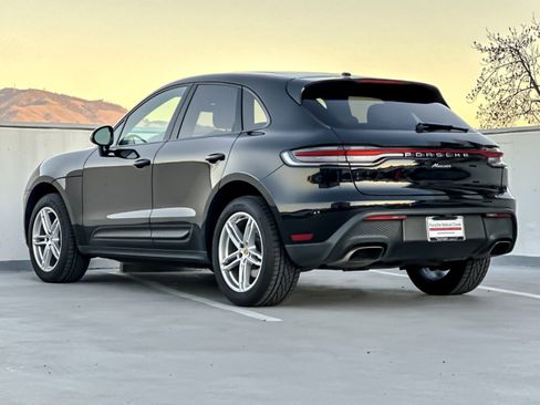 Used 2022 Porsche Macan w/ Premium Package image 3