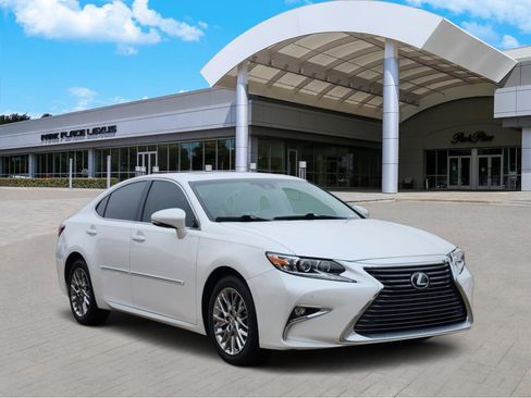Used 2017 Lexus ES 350 image 2