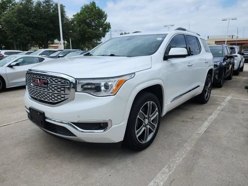 Used 2019 GMC Acadia Denali w/ Technology Package FWD image 1