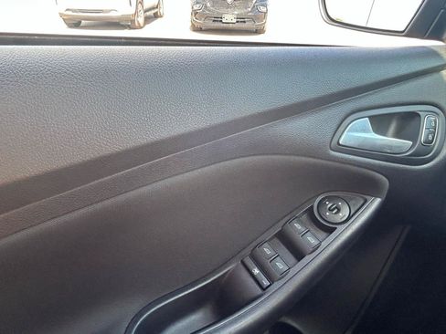 Used 2016 Ford Focus SE FWD image 28