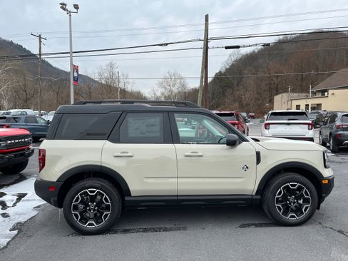 New 2025 Ford Bronco Sport Outer Banks image 4