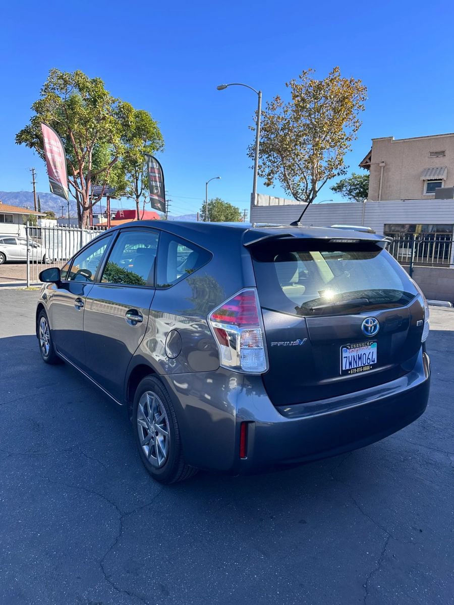 Used 2017 Toyota Prius V Two w/ Carpet Mat Package FWD image 4