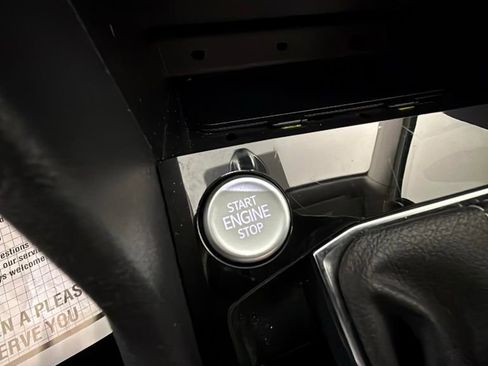 Used 2024 Volkswagen Taos SE image 16