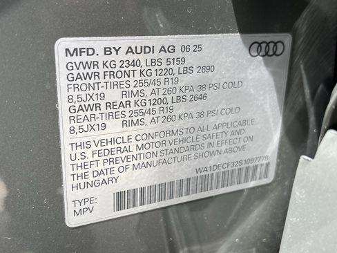 Used 2025 Audi Q3 2.0T Premium w/ Convenience Package AWD/4WD image 37