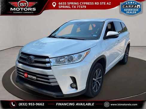Used 2017 Toyota Highlander FWD V6 image 2