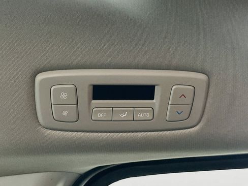 Used 2025 Kia Carnival FWD image 27