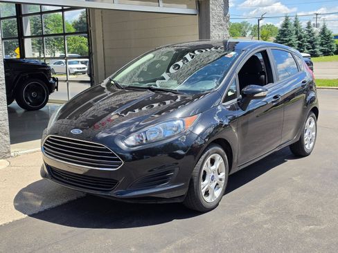 Used 2015 Ford Fiesta SE FWD image 1