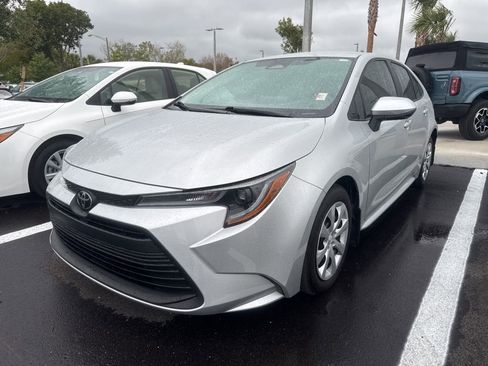 Used 2025 Toyota Corolla LE image 1