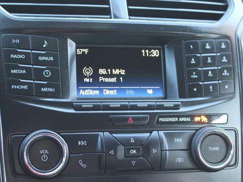 Used 2018 Ford Explorer XLT image 35