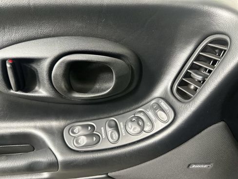 Used 2004 Chevrolet Corvette Coupe w/ Preferred Equipment Group RWD image 23