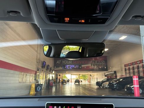Used 2026 Volkswagen Tiguan SE FWD image 18