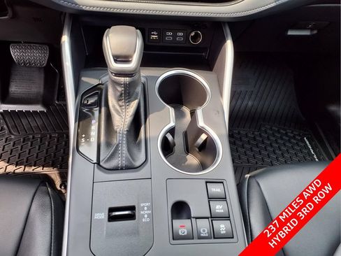 Used 2026 Toyota Highlander XLE AWD/4WD image 13