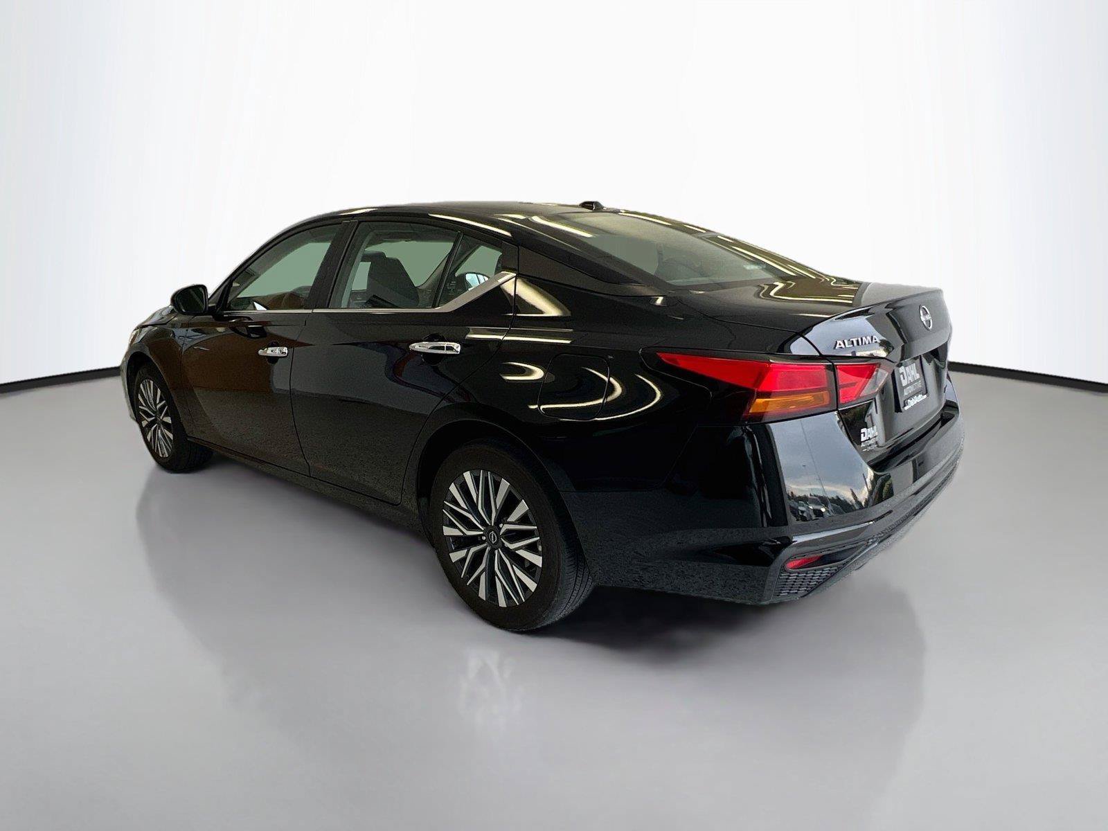 Used 2025 Nissan Altima 2.5 SV AWD/4WD image 10