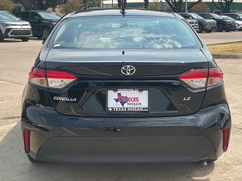 Used 2025 Toyota Corolla LE FWD image 5