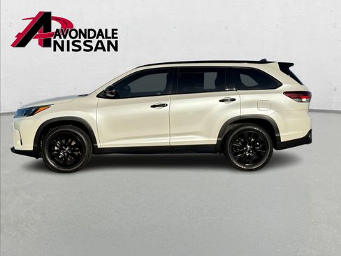 Used 2019 Toyota Highlander SE image 3