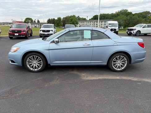 Used 2013 Chrysler 200 Limited FWD image 2