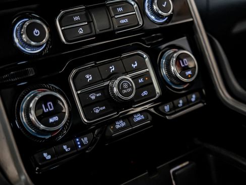 Used 2021 GMC Yukon Denali w/ Denali Premium Package image 22