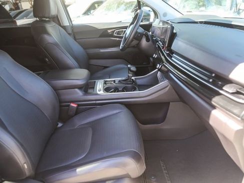 Used 2025 Kia Carnival SX Prestige image 17