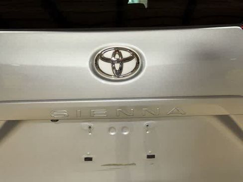 Used 2015 Toyota Sienna XLE w/ XLE Navigation Package FWD image 29