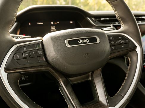 Used 2018 Jeep Grand Cherokee Limited w/ Luxury Group II AWD/4WD image 32