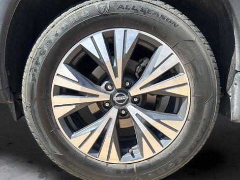Used 2023 Nissan Rogue SV FWD image 27