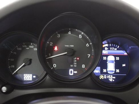 Certified 2025 Porsche Macan image 22