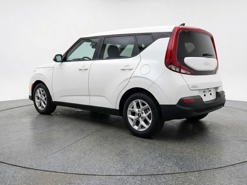 Used 2025 Kia Soul LX w/ LX Technology Package FWD image 6