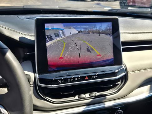 Used 2025 Jeep Compass Limited image 26