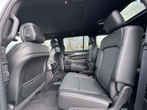 New 2026 Jeep Grand Wagoneer L 4WD w/ Premium Group I image 16
