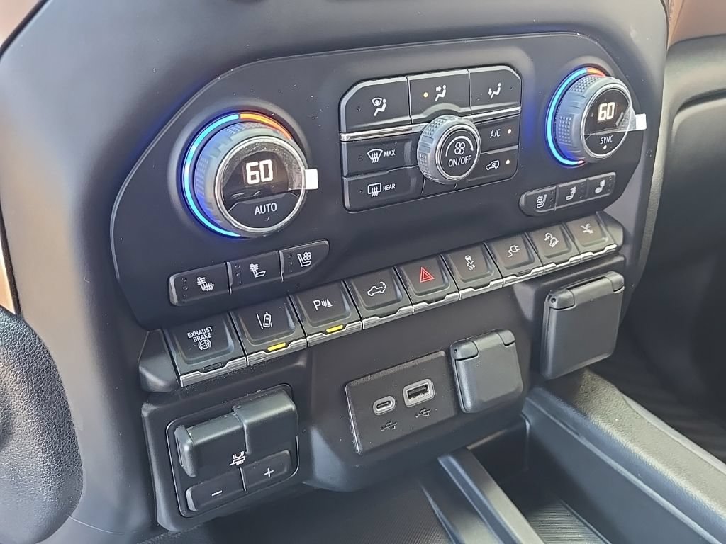 Used 2022 Chevrolet Silverado 2500 High Country w/ Technology Package AWD/4WD image 28