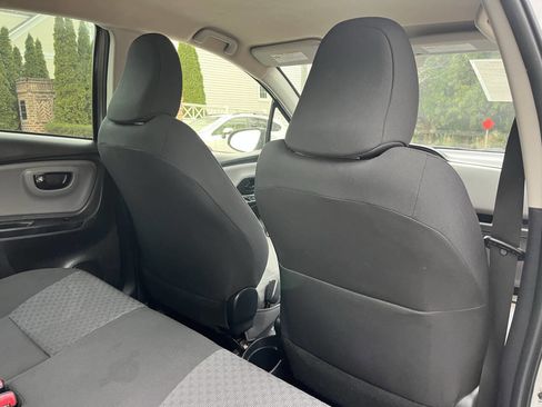 Used 2015 Toyota Yaris L image 16