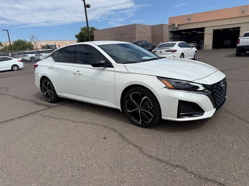 Certified 2023 Nissan Altima 2.5 SR FWD image 3