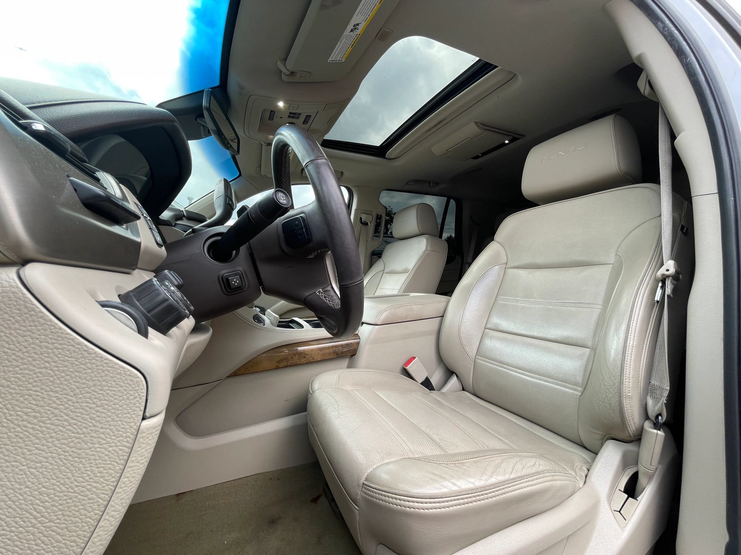 Used 2017 GMC Yukon Denali w/ Open Road Package AWD/4WD image 11