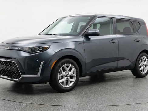 Used 2025 Kia Soul LX w/ LX Technology Package FWD image 3