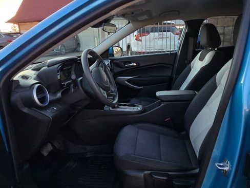 Used 2025 Chevrolet Trax LS w/ LS Convenience Package FWD image 12