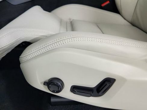 New 2026 Volvo XC90 T8 Ultra w/ Protection Package AWD/4WD image 14