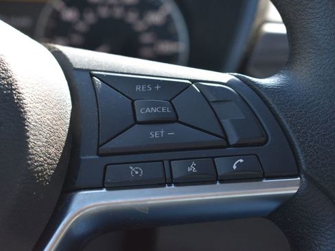 Used 2025 Nissan Altima 2.5 SV FWD image 15