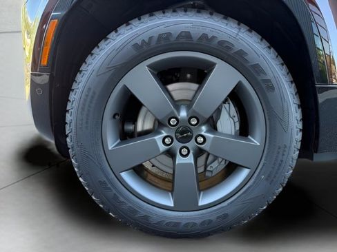 New 2026 Land Rover Defender 90 X-Dynamic SE AWD/4WD image 29