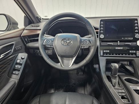 Used 2022 Toyota Avalon Limited image 4