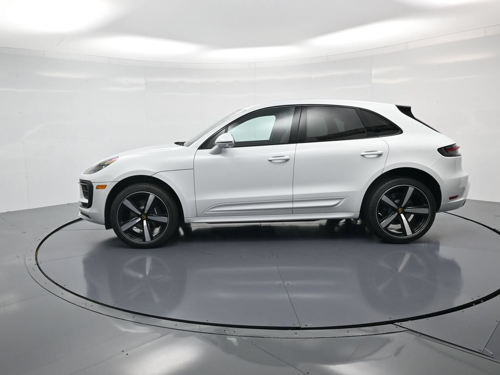 Certified 2026 Porsche Macan AWD/4WD image 2