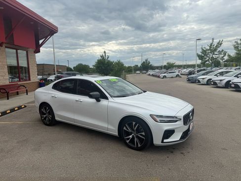 Used 2022 Volvo S60 T8 R-Design Expression image 3