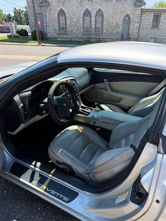 Used 2006 Chevrolet Corvette Coupe w/ Preferred Equipment Group RWD image 11