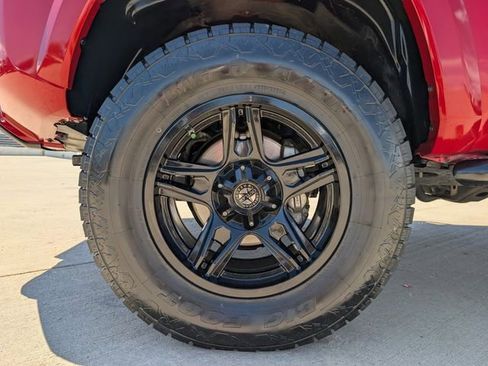 Used 2018 Toyota Tacoma SR5 AWD/4WD image 14