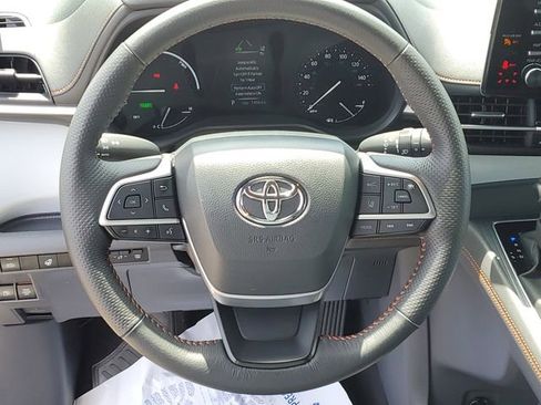 Used 2024 Toyota Sienna XSE FWD image 25